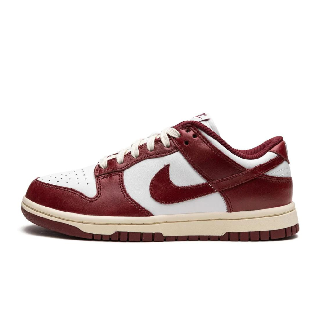 Nike Dunk Low WMNS 'Vintage Team Red'